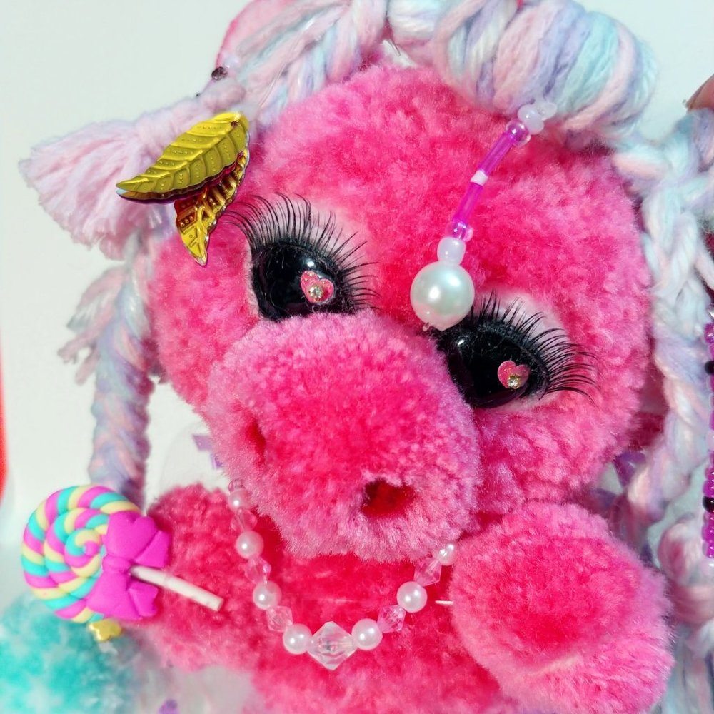 Kabuki Opera Singer Pom Pom Pig Doll